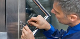 Reasons Why You Should Hire Auto Locksmith Services
